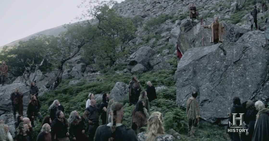 Piedra Sagrada - Se pueden observar los hombres con las armas a cuestas.