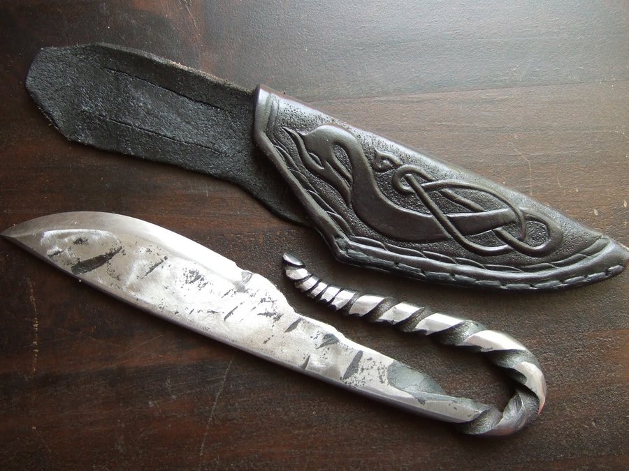 Réplica de cuchillo vikingo (http://notatpapir.deviantart.com/art/viking-knife-2-183886966)